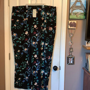 Nwt Black floral lightweight pants 4X